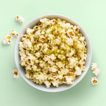 white-chocolate-pistachio-popcorn-2311-9011-1