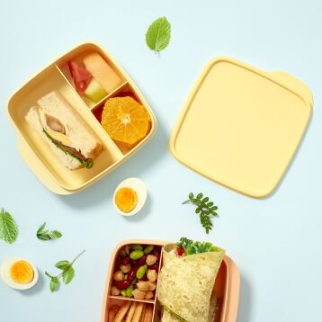 Tupperware broodtrommel met vakjes geel Tupperware broodtrommel met vakjes geel